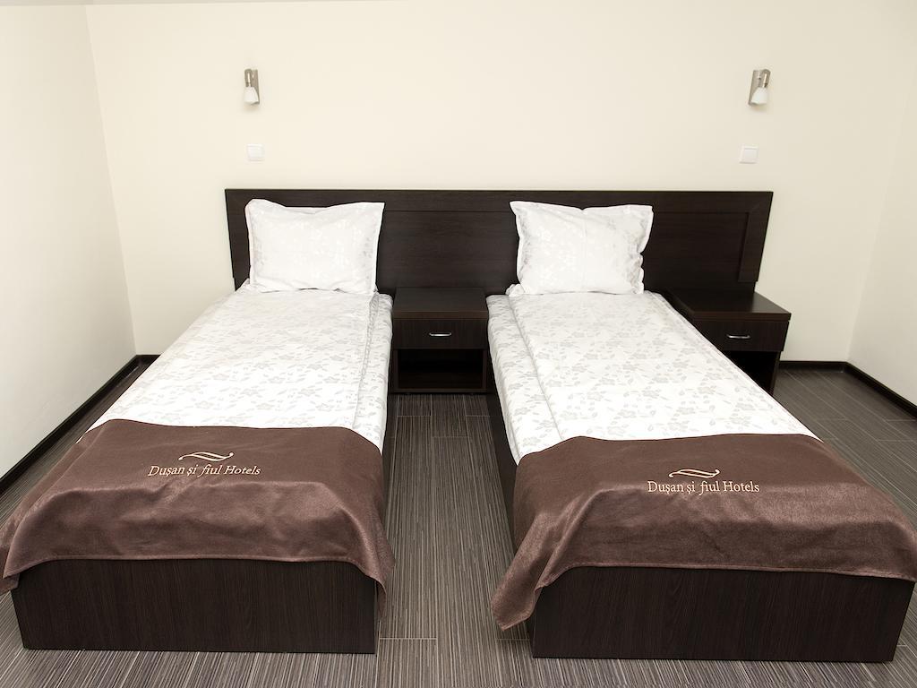 Hotel Dusan Si Fiul Resita Nord Екстер'єр фото